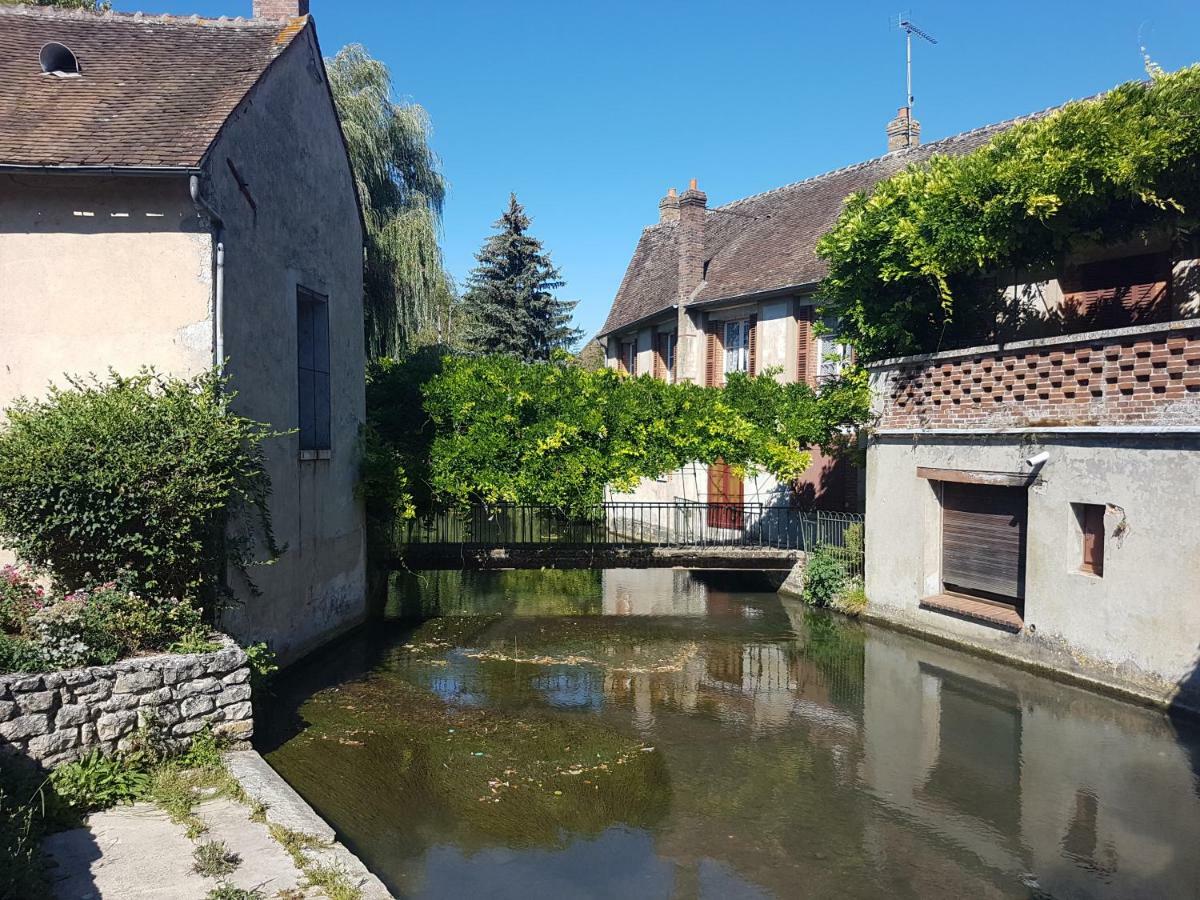 Logis Hotel Restaurant De L'Abbaye Ferrieres-en-Gatinais Екстер'єр фото